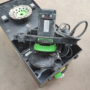 Betonschuurmachine uit de hand 18cm