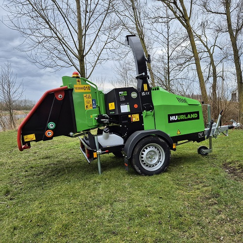 Foto hakselaar 16cm/52pk op trekhaak 02