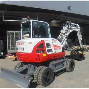 Graafmachine op banden 7 ton