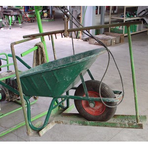 Chaise lève-brouette