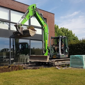 Minigraver op rupsen 8ton